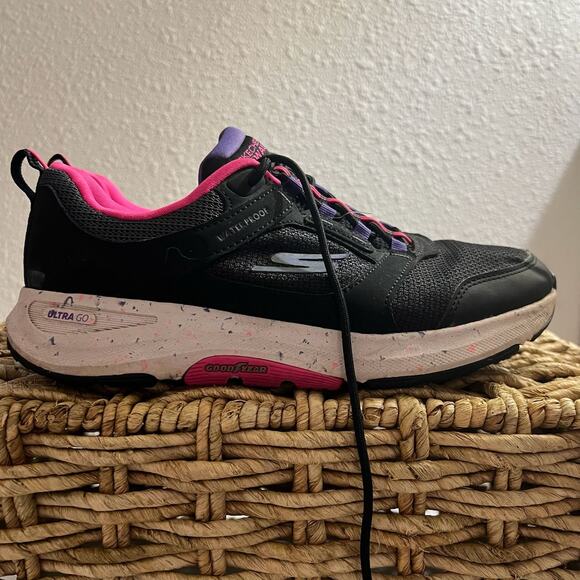 Skechers, Women's Size 7.5, Black and pink, Go Walk Ultra Go, Air Cooled - Picture 5 of 16